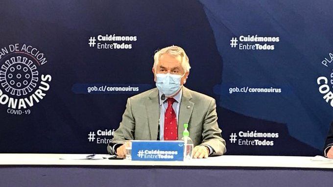 Ministro de Salud, Enrique Paris.