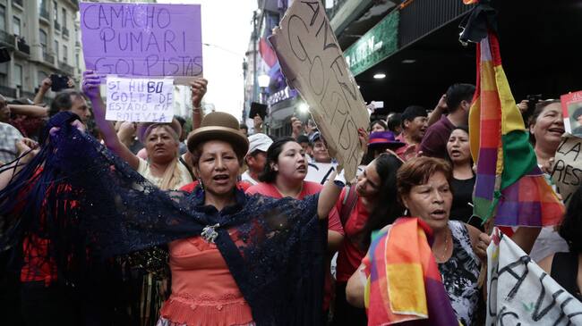 Manifestantes bolivianos del partido Movimiento al Socialismo