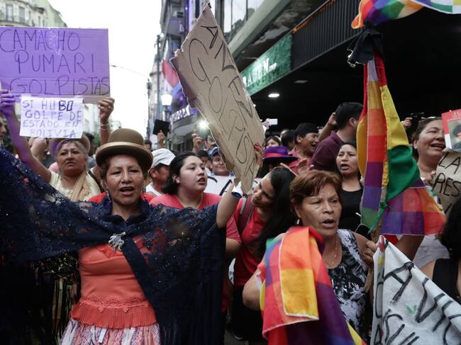 Manifestantes bolivianos del partido Movimiento al Socialismo