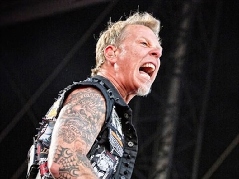 Cantante de Metallica se burla de famosos que usan ropa del grupo