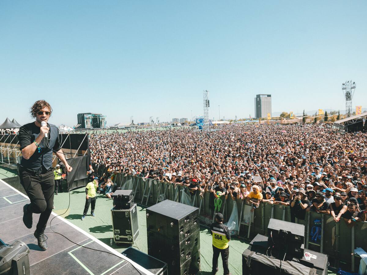Cantando cumpleaños feliz y con mosh incluido: Así fue la frenética presentación de Glup! en Lollapalooza Chile 2024
