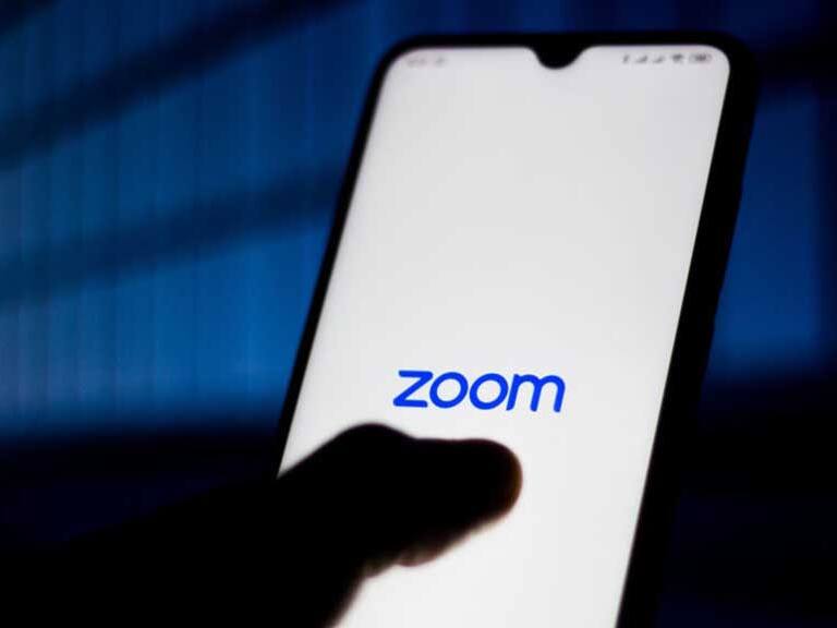 Evita que la cámara de tu celular se active en llamadas de Zoom