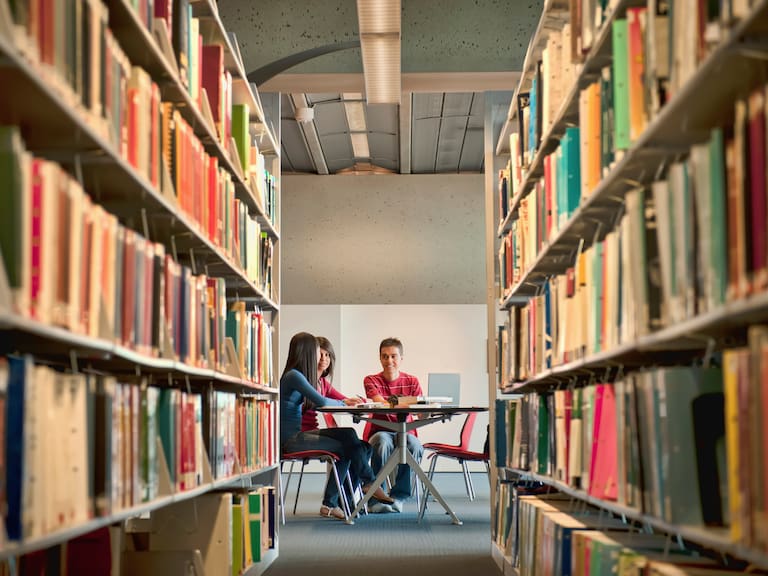 Eficiencia investigativa en universidades de Chile: estudio revela que no depende del tamaño ni del presupuesto