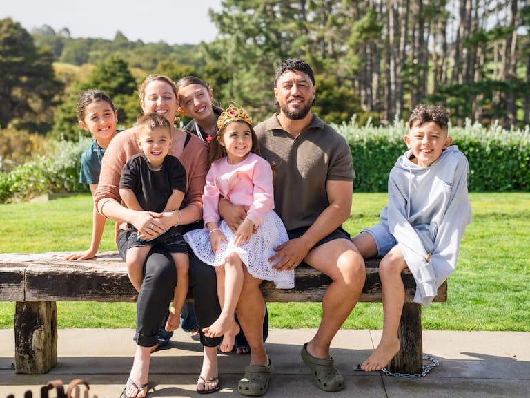 La cantidad “perfecta” de hijos: estudio indica que no tener descendencia o tener “muchos” impacta la esperanza de vida