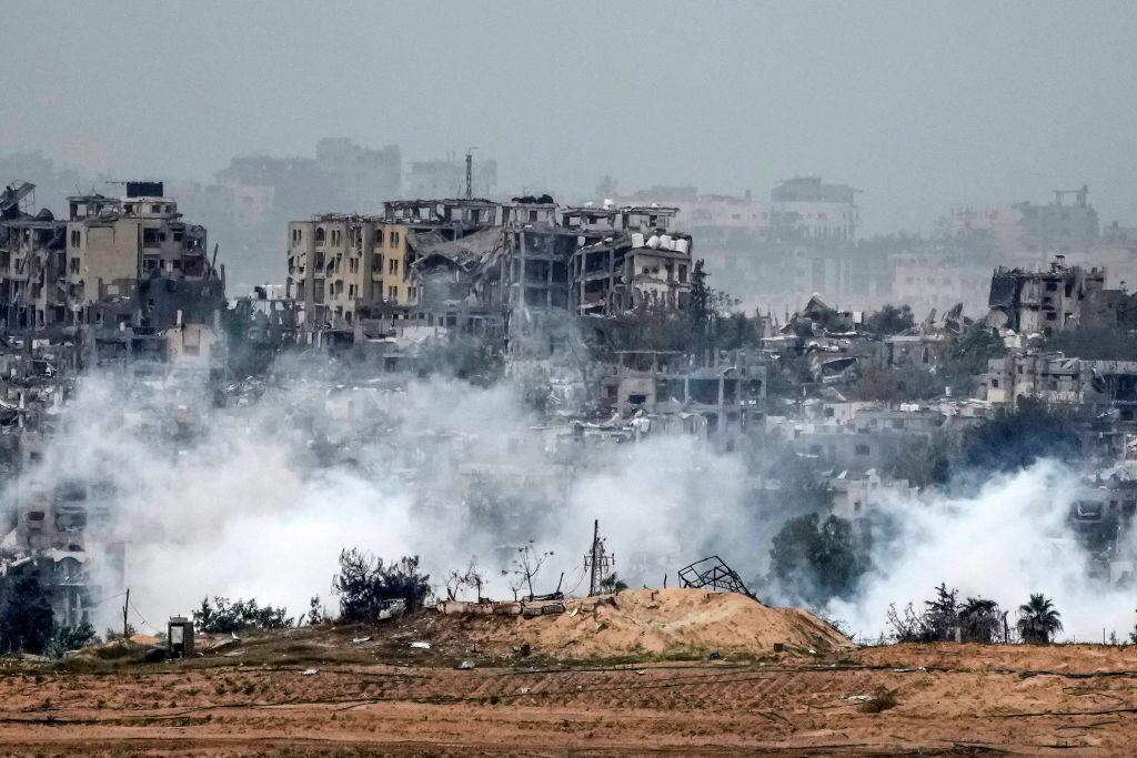 Las fuerzas de Israel mantienen los bombardeos sobre la Franja de Gaza