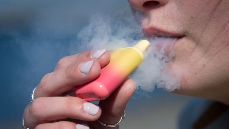 Esto es lo que NO se podrá hacer tras la entrada en vigor de la Ley de vaporizadores en Chile