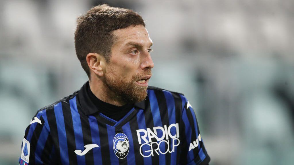 TURIN, ITALY - DECEMBER 16: Alejandro Gomez of Atalatna looks on during the Serie A match between Juventus and Atalanta BC at Allianz Stadium on December 16, 2020 in Turin, Italy. (Photo by Jonathan Moscrop/Getty Images)