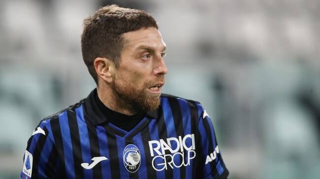 TURIN, ITALY - DECEMBER 16: Alejandro Gomez of Atalatna looks on during the Serie A match between Juventus and Atalanta BC at Allianz Stadium on December 16, 2020 in Turin, Italy. (Photo by Jonathan Moscrop/Getty Images)