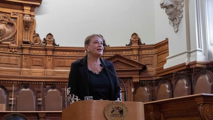 Carabineros allana casa de Ángela Vivanco: celulares, pendrives y un computador fueron incautados