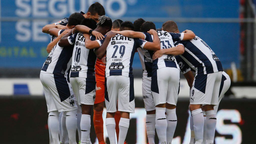 GUADALAJARA, MEXICO - JANUARY 09: Players of Monterrey huddle prior the 1st round match between Atlas and Monterrey as part of the Torneo Guard1anes 2021 Liga MX at Jalisco Stadium on January 9, 2021 in Guadalajara, Mexico. (Photo by Jam Media/Getty Images)