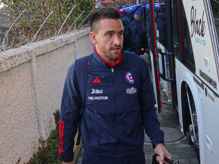 Un chileno más: Matías Zaldivia se lució cantando el himno de Chile en Concepción