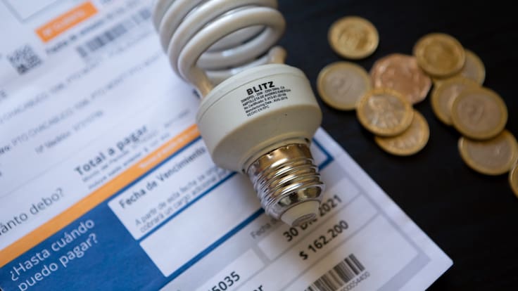 Golpe al bolsillo en Chile: Comisión Nacional de Energía confirma que cuentas de la luz subirán en julio