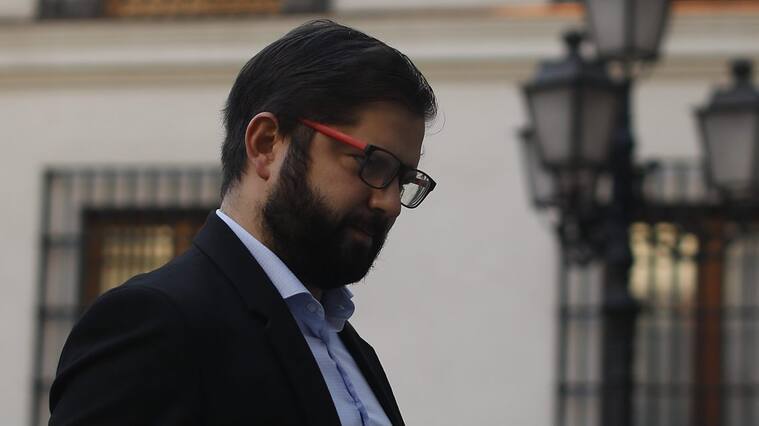 25 de Abril de 2022/SANTIAGOEl Presidente de La Republica,Gabriel Boric Font, recibe honores de la guardia del Palacio de La Moneda.
FOTO:CRISTOBAL ESCOBAR/AGENCIAUNO