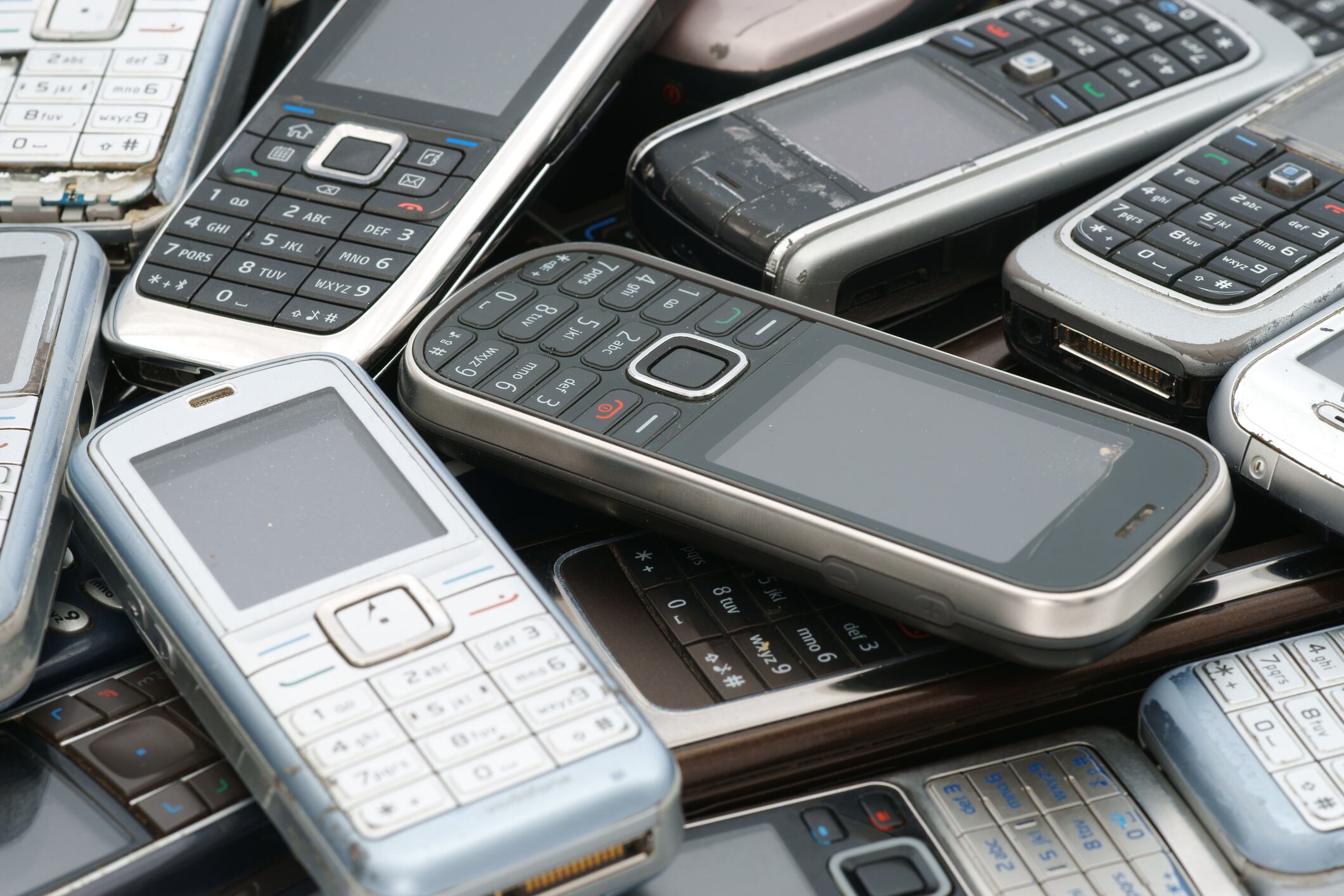 Estas son las ventajas (que pocos conocen) de tener un “teléfono básico” en la actualidad