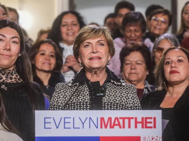 29 de junio de 2025/SANTIAGO
La candidata de Chile Vamos, Evelyn Matthei, realiza un punto de prensa, tras saber los resultados de las primarias del oficialismo.
FOTO: SEBASTIAN BELTRAN GAETE / AGENCIAUNO
