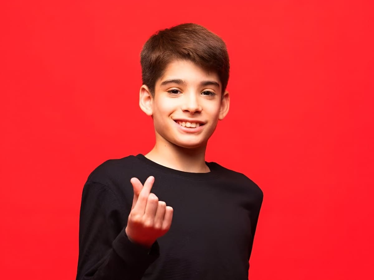 “Cuando mis papás me fueron a adoptar...”: Conoce a Alan, el niño de 12 años embajador de la Teletón 2025