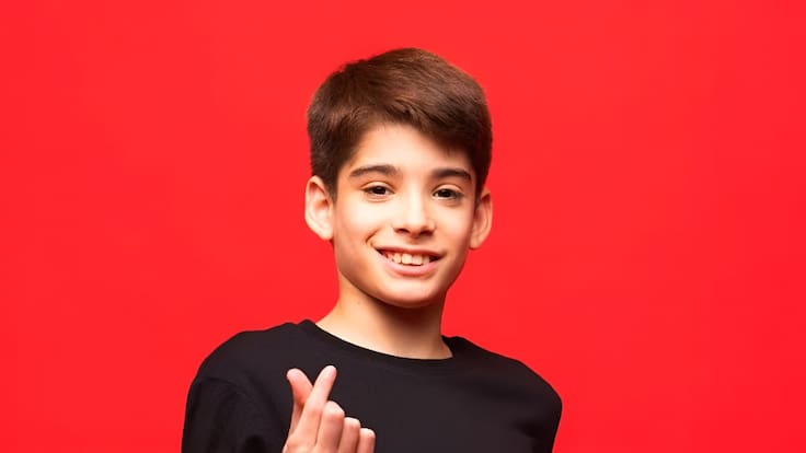 “Cuando mis papás me fueron a adoptar...”: Conoce a Alan, el niño de 12 años embajador de la Teletón 2025
