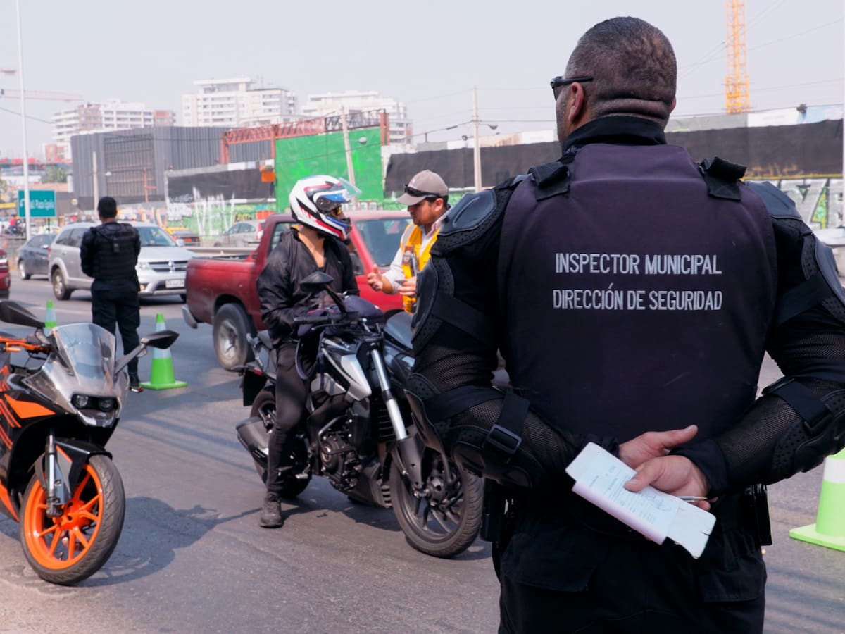 Escándalo en San Miguel: Detienen a funcionarios municipales acusados de pedir sobornos a automovilista