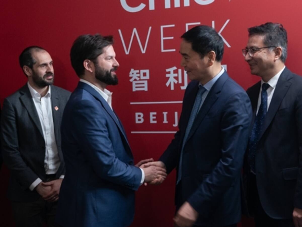 Presidente Boric llama a empresarios a «invertir con confianza en Chile» durante su viaje por China