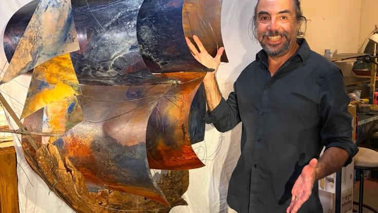 Chileno Jorge Lastra queda a un paso de conocer a Johnny Depp tras avanzar en importante concurso internacional de arte