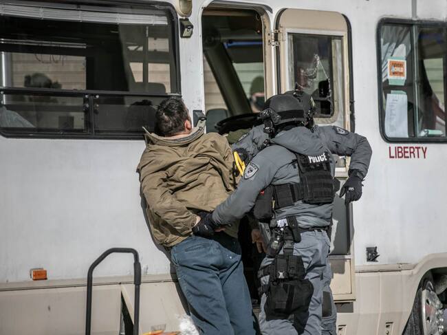 Policía canadiense captura a un antivacuna en la ciudad de Ottawa