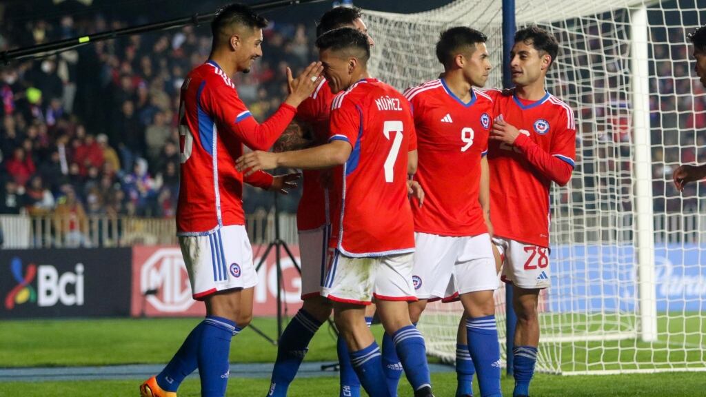 Chile saca provecho de una débil Cuba para golear con suficiencia en Concepción