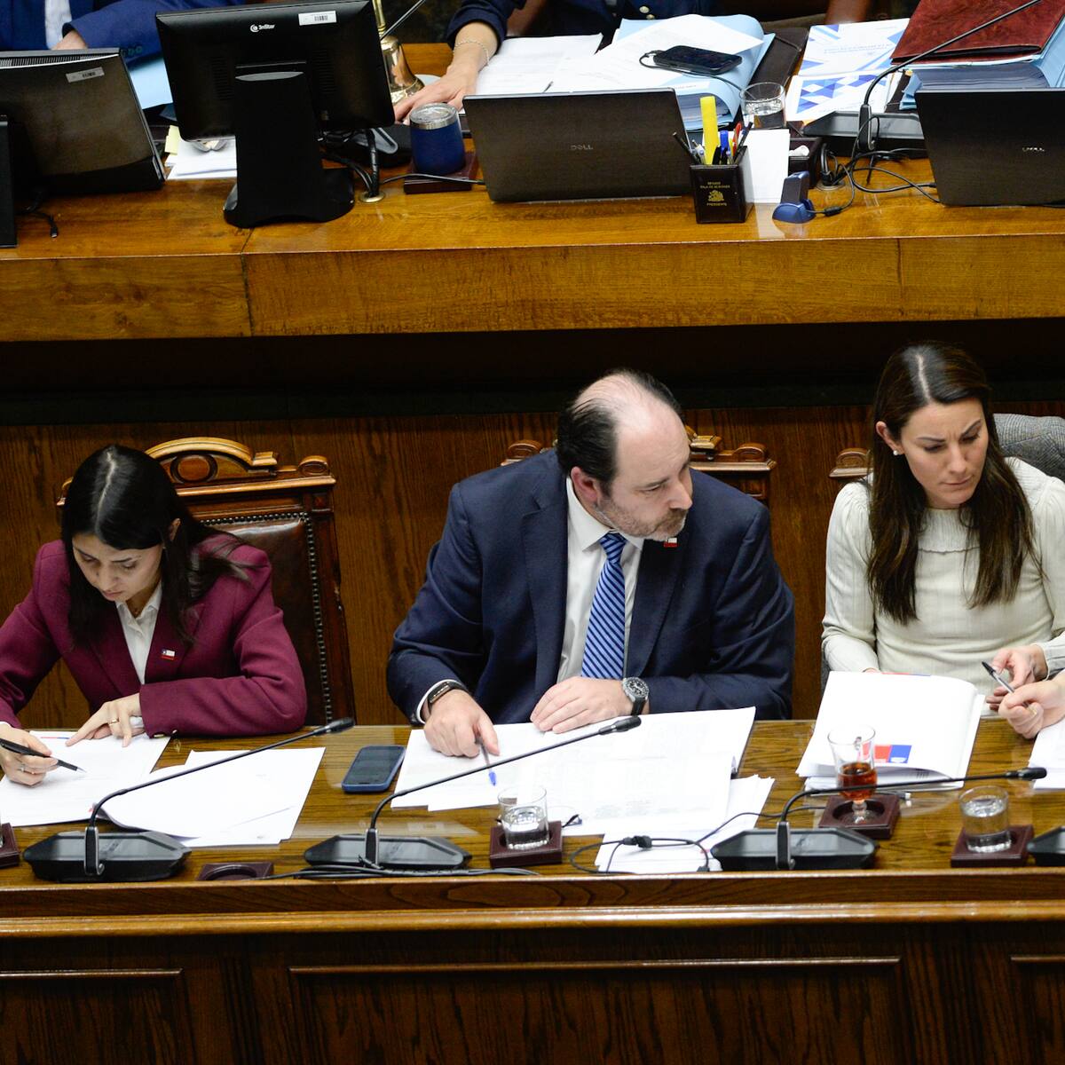 “Qué desastre, hue...”: ministro Rau sufre un “micrófono abierto” en votación del Senado por la sala cuna universal