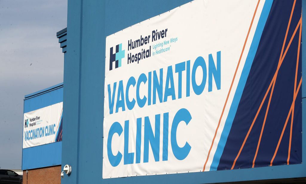 Un centro de vacunación en la ciudad de Toronto