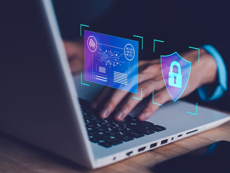 “Si una empresa es vulnerada...” Es experto y recomienda cómo protegerse de los hackeos a servicios en línea que uses