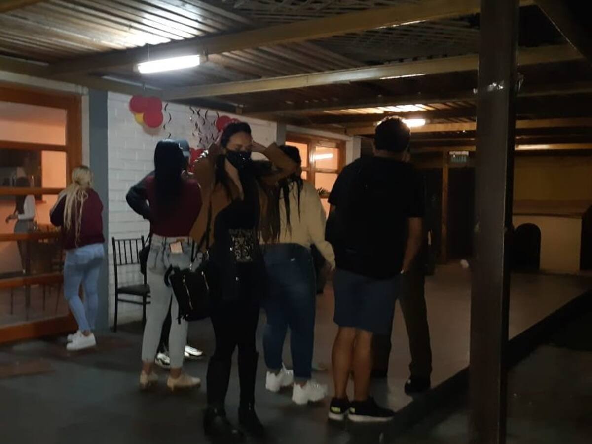 #LaExcusaAgrava la falta: La campaña del gobierno para detener las fiestas clandestinas en pandemia