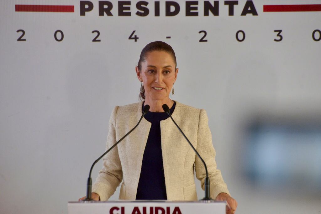 La presidente electa de México Claudia Sheinbaum habla con los medios de comunicación en Ciudad de México.