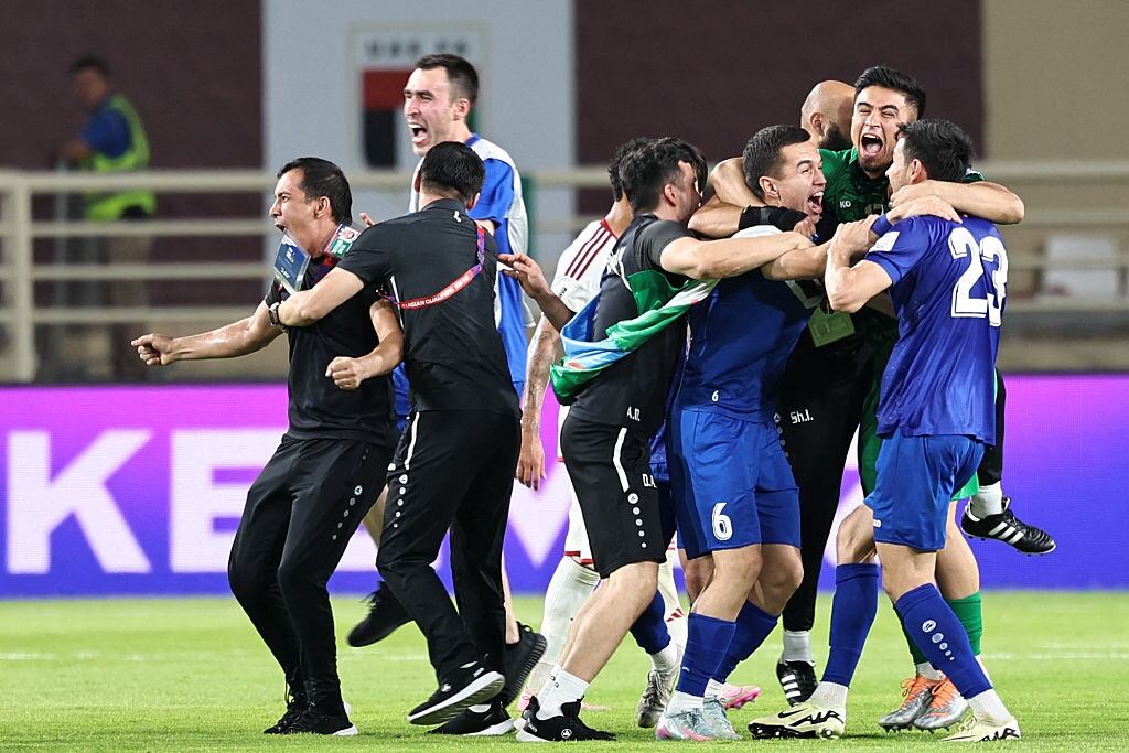 Los jugadores de Uzbekistán celebran el pasaje al Mundial de 2026. Foto: Agencia Getty