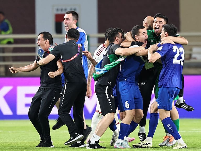Los jugadores de Uzbekistán celebran el pasaje al Mundial de 2026. Foto: Agencia Getty