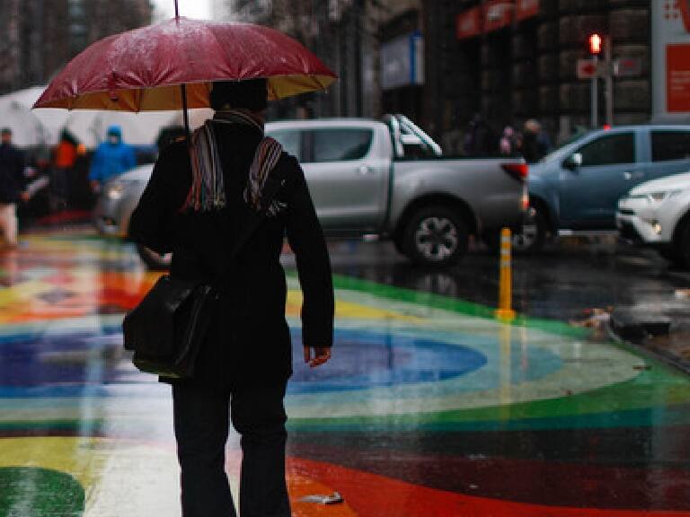¿Lloverá este miércoles en Santiago?: sistema frontal se acerca a la capital