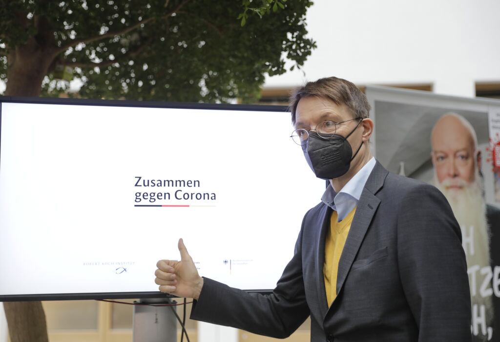 El ministro de salud de Alemania llama a que se reinstale la mascarilla