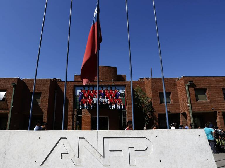 Equipos sancionados por incumplir normas sanitarias estarían pagando multas en cuotas, infringiendo el reglamento de la ANFP