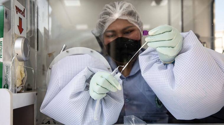 BANGKOK, THAILAND - JANUARY 02: A Thai healthcare worker collects a nasal swab sample from members of the public during a free rapid COVID-19 testing at Hua Lamphong Railway Station on January 02, 2022 in Bangkok, Thailand. Thailand's Ministry of Public Health has provided free COVID-19 rapid testing to the public throughout the New Year's holiday weekend at Hua Lamphong Railway station in an effort to curb the spread of Omicron after holiday travel. (Photo by Lauren DeCicca/Getty Images)