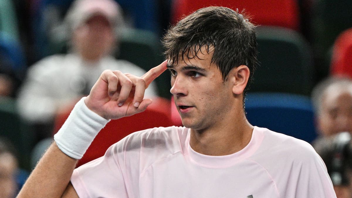 Rafael Jódar reconoce error al insultar a pasapelotas tras una nueva remontada en Shanghai: así quedó el cuadro de semifinales