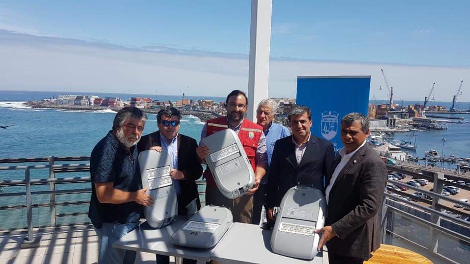 Concejales de Iquique, entre ellos dos de los detenidos: Guillermo Cejas y Felipe Arenas en el anuncio de recambio de luminarias