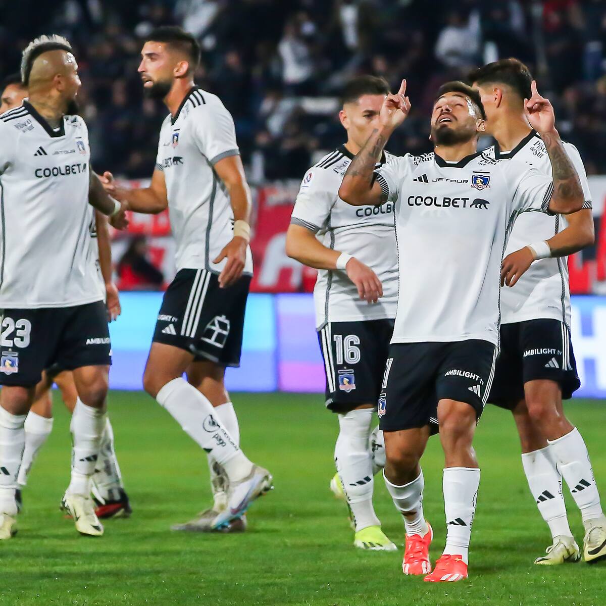 Colo Colo se queda sin delanteros: jugador albo estará más de seis meses fuera por una grave lesión