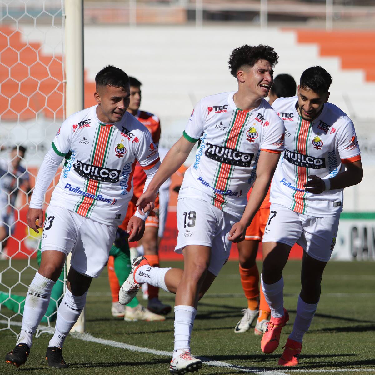 Cobresal logra agónica victoria ante Cobreloa y sale de la zona de descenso en el Campeonato Nacional