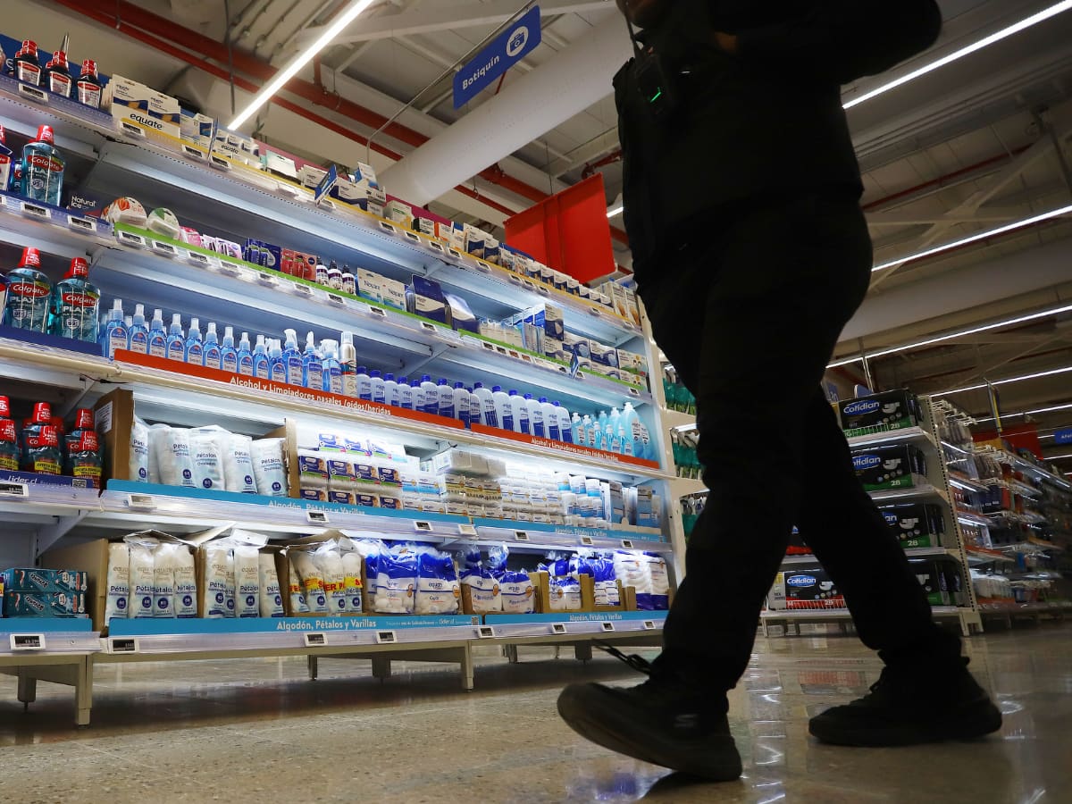 Un guardia la trató de “mechera”: supermercado tendrá que pagar millonaria indemnización a trabajadora humillada