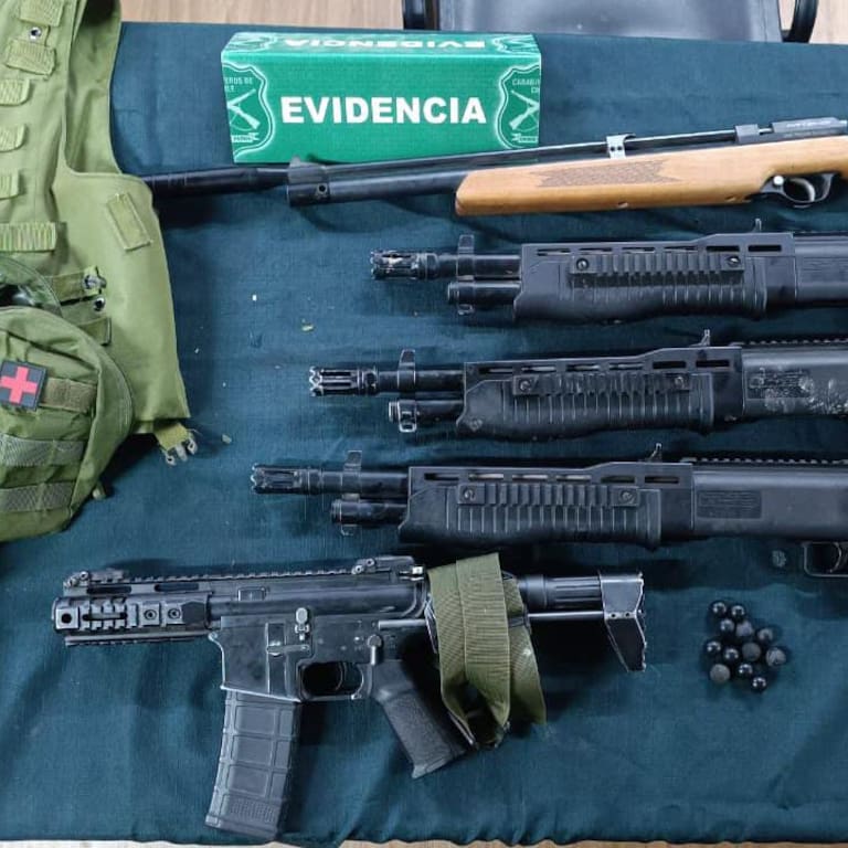 Carabineros de Buin captura a sujeto prófugo de la justicia e incauta múltiple armamento en su domicilio