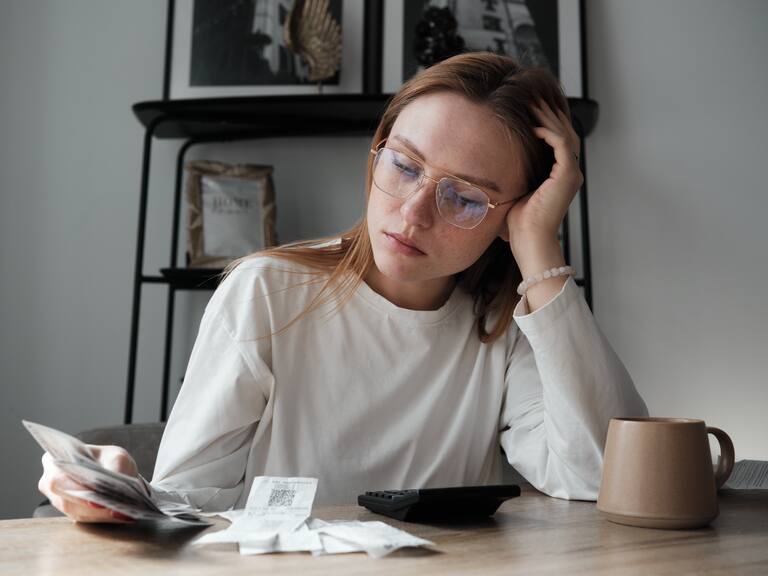 Los 4 bloqueos psicológicos que nos llevan a tomar malas decisiones financieras