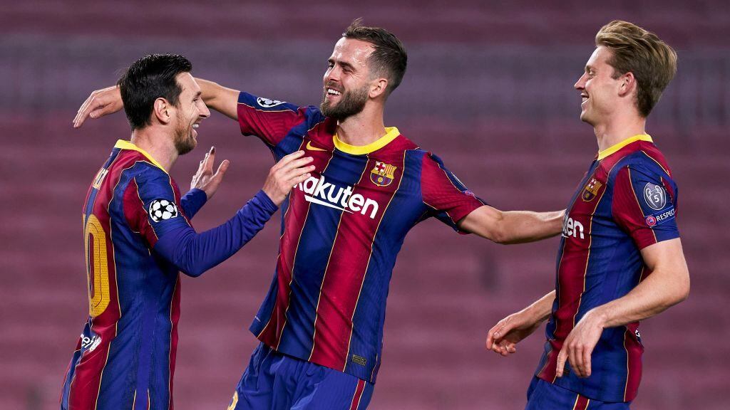 BARCELONA, SPAIN - NOVEMBER 04: Lionel Messi of FC Barcelona celebrates after scoring his team's first goal with his teammates Miralem Pjanic and Frenkie de Jong during the UEFA Champions League Group G stage match between FC Barcelona and Dynamo Kyiv at Camp Nou on November 04, 2020 in Barcelona, Spain. (Photo by Pedro Salado/Quality Sport Images/Getty Images)