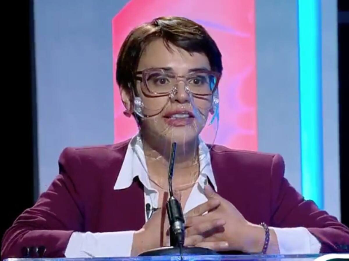 Fiscalía y Carabineros llegaron hasta la casa de Karina Oliva en medio de investigación de oficio en su contra