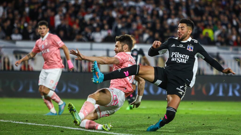 Los pobres números de las ofensivas de Colo Colo y la UC en el clásico del Monumental