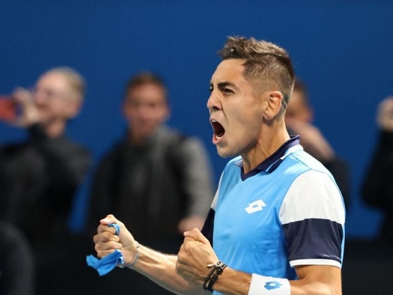 Alejandro Tabilo venció a Paolo Lorenzi y avanzó a los octavos de final del ATP de Santiago