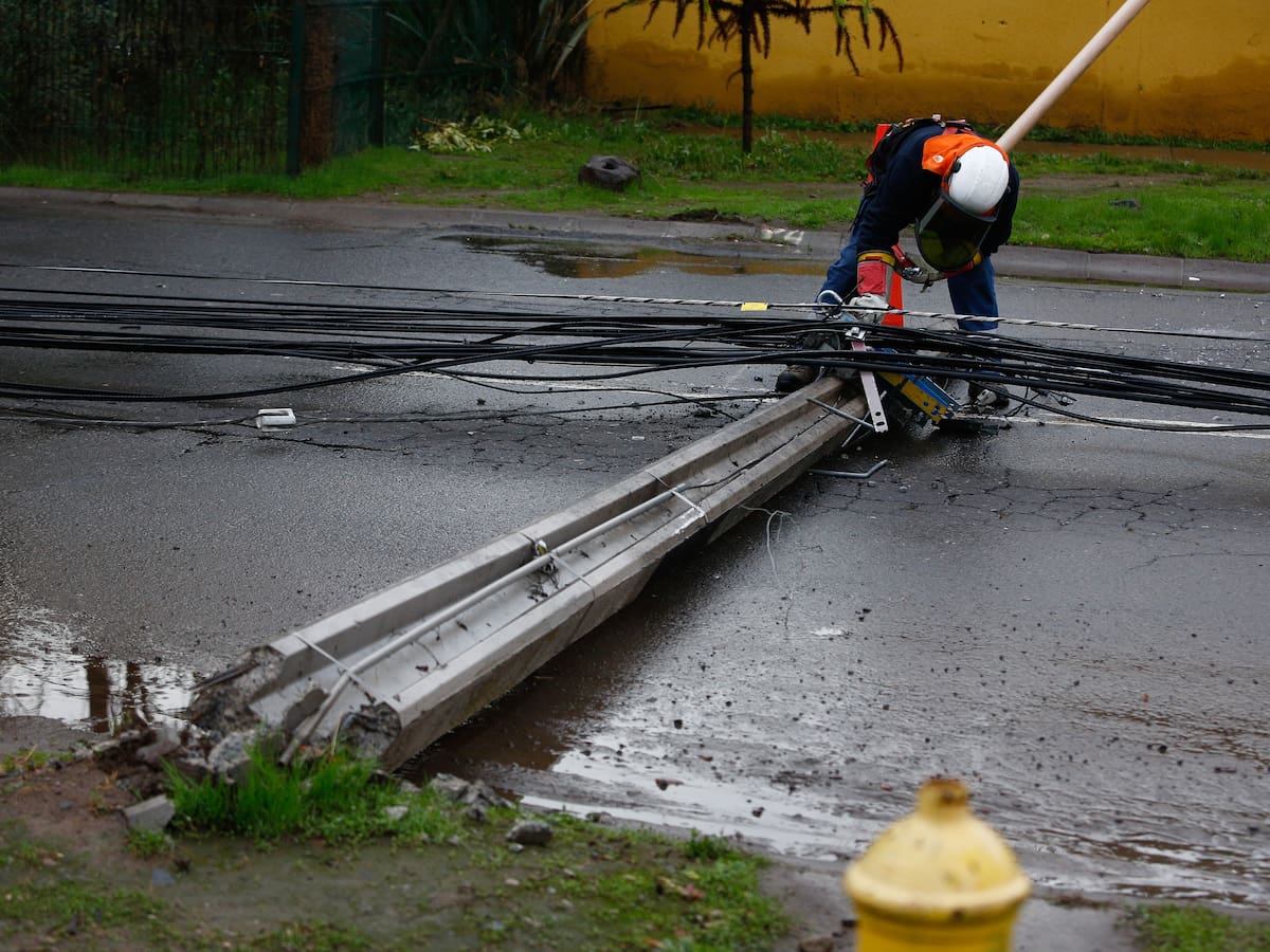 SEC formula cargos contra empresas de Ñuble, Biobío y Araucanía por retrasos en reposición de la luz