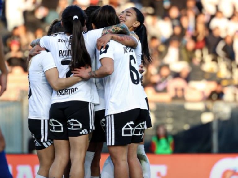 Colo Colo Femenino mantiene su tranco invicto en el torneo tras golear a la U de Chile en el Superclásico